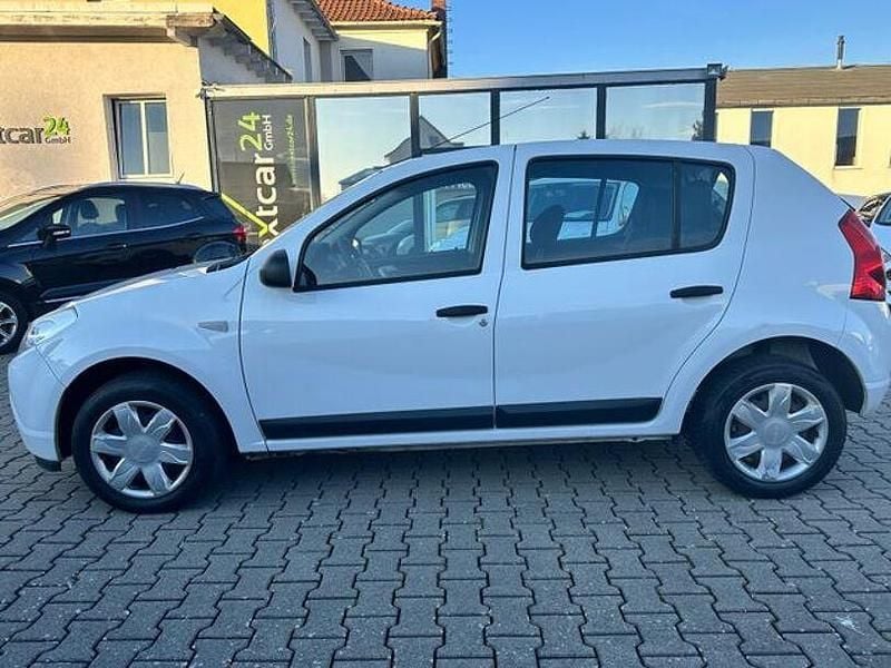 Gebraucht Dacia Sandero Basis 75 PS (55 kW) 2010 Weiß Kleinwagen