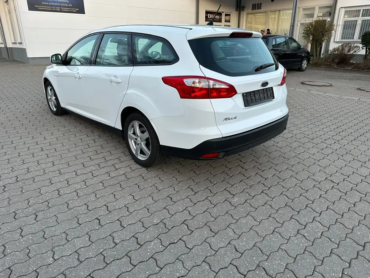 Usado Ford Focus 116 CV (85 kW) 2014 Blanco Familiar