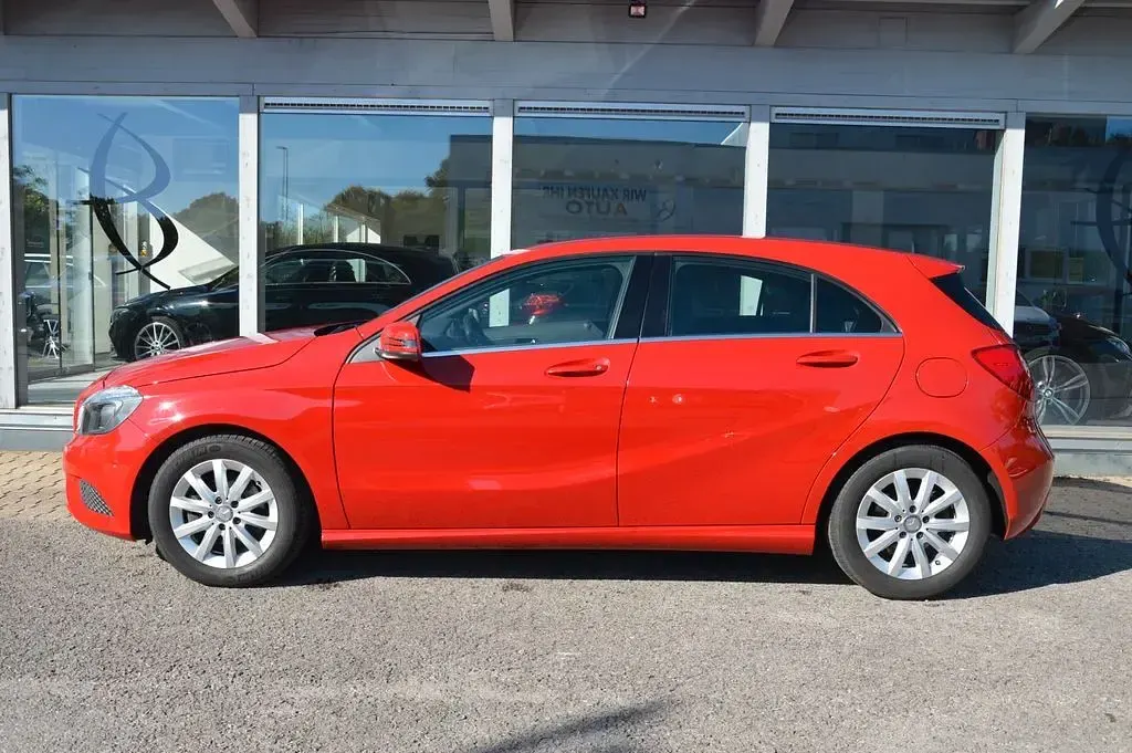 Gebraucht Mercedes A180 122 PS (89 kW) 2014 Rot Kleinwagen