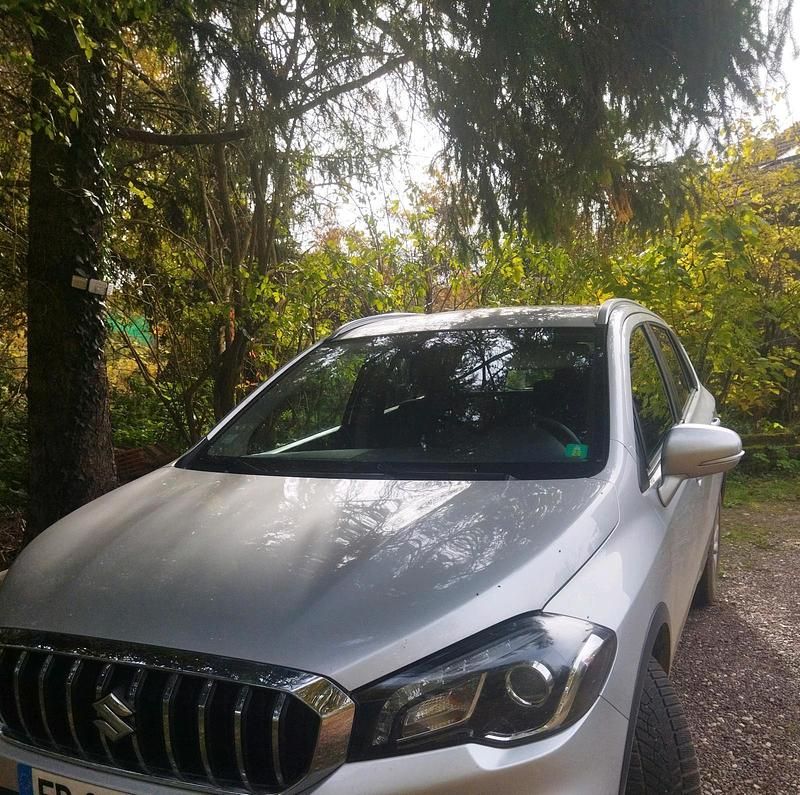 Silber Gebraucht 2017 Suzuki SX4 S-Cross SUV | 8.999 € - Bild 1/4