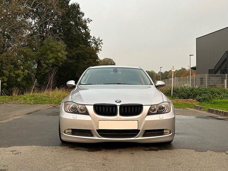 Silber Gebraucht 2007 BMW 325 Performance Limousine | 5.500 € (Guter Preis) - Bild 1/4