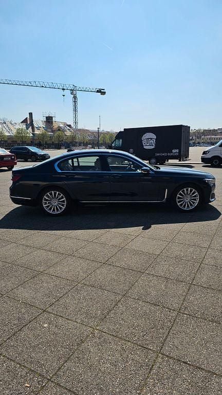 Gebraucht BMW 740 Sport Line 340 PS (250 kW) 2019 Blau Limousine