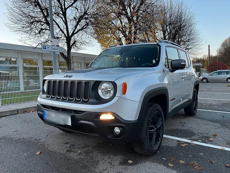 Silber Gebraucht 2015 Jeep Renegade Trailhawk SUV | 11.900 € (Guter Preis) - Bild 1/4