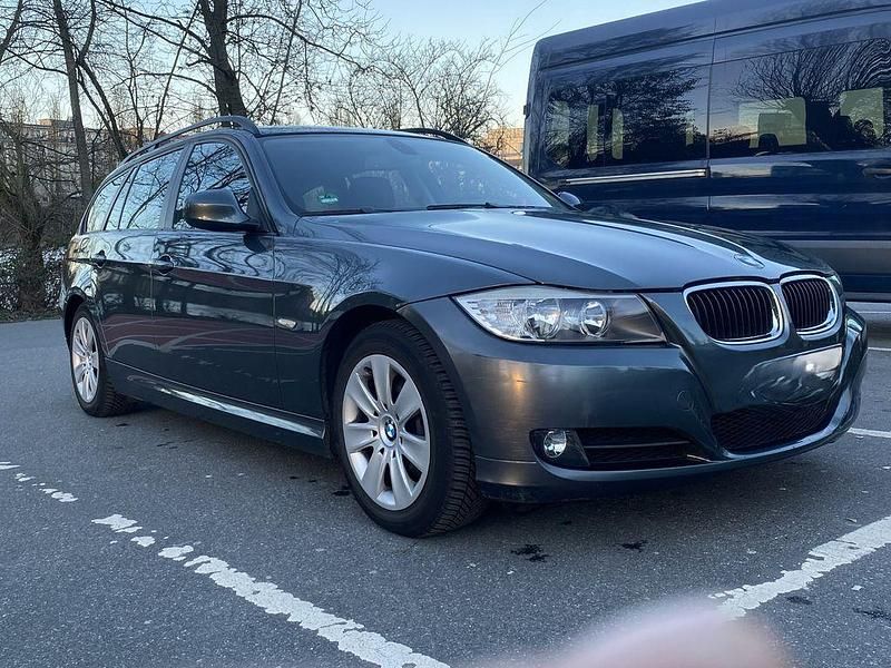 Gebraucht BMW 318 143 PS (105 kW) 2009 Grau Kombi