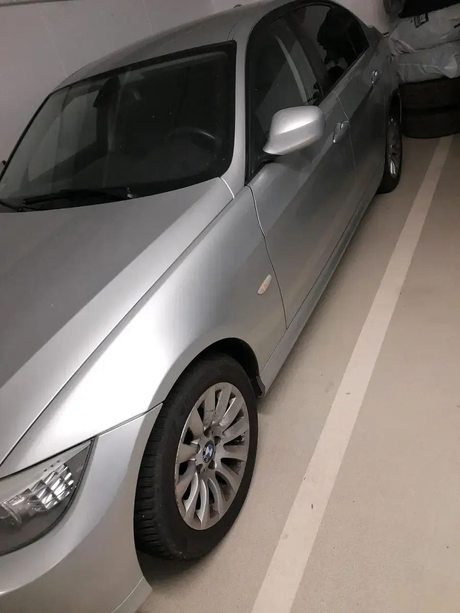 Gebraucht BMW 318 147 PS (108 kW) 2011 Silber Limousine