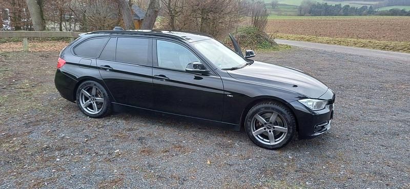 Gebraucht BMW 330 Sport Line 258 PS (189 kW) 2013 Schwarz Kombi