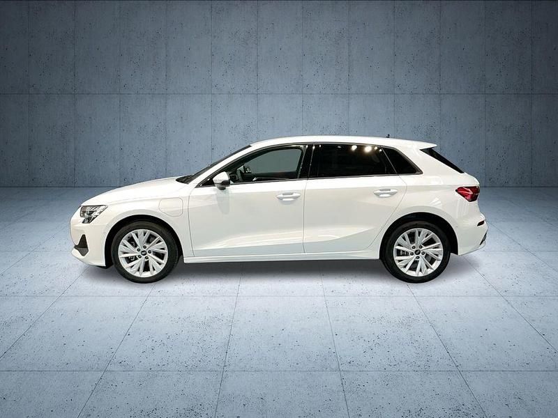 Gebraucht Audi A3 Ambiente 204 PS (150 kW) 2025 Arkonaweiß Limousine
