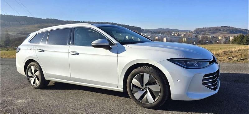 Gebraucht VW Passat Elegance 150 PS (110 kW) 2024 Weiß Kombi