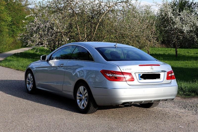 Second-hand Mercedes E250 204 CP (150 kW) 2010 Argintiu Coupe