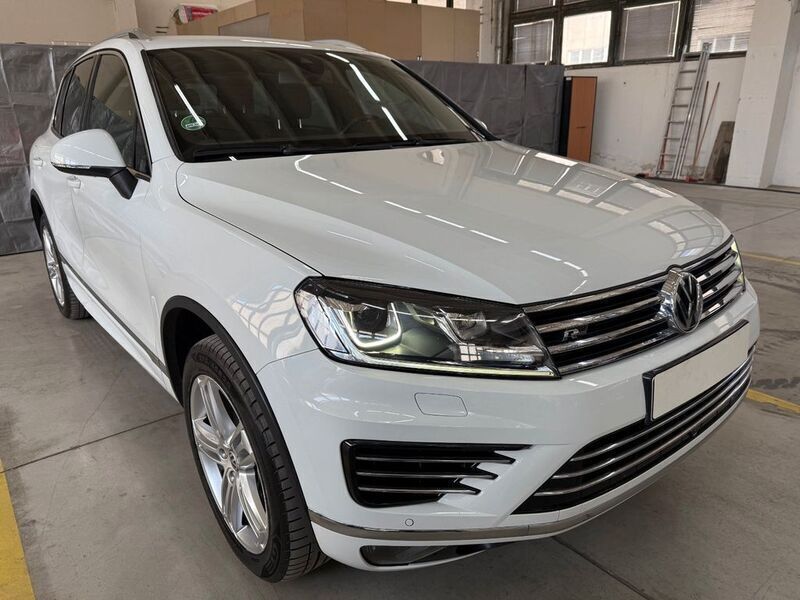 Weiß Gebraucht 2015 VW Touareg R-line SUV | 19.990 € - Bild 1/4