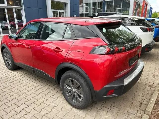 Gebraucht Peugeot e-2008 Active 100 kW (136 PS) 2022 Lackierung elixierrot/typ ver SUV