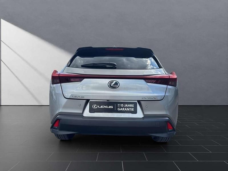 Gebraucht Lexus UX 250h 184 PS (135 kW) 2022 Silber SUV
