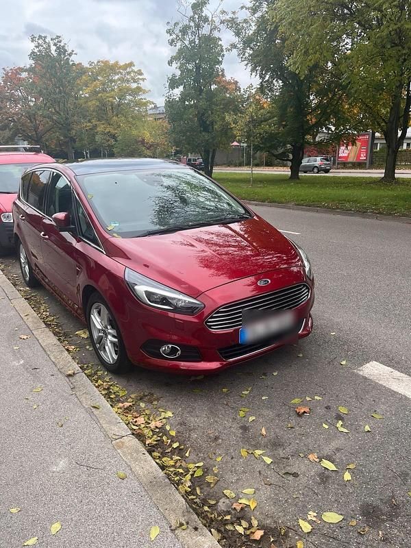 Rot Gebraucht 2019 Ford S-MAX S Van / Kleinbus | 16.999 € (Guter Preis) - Bild 1/4