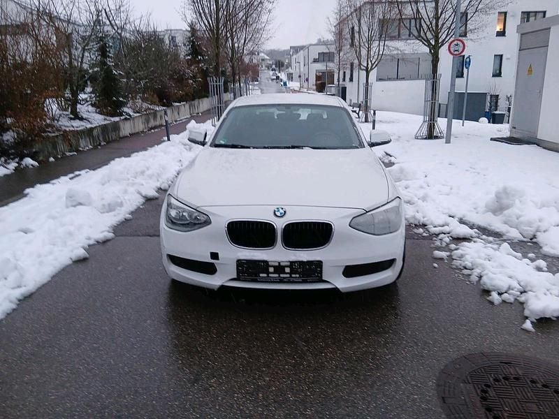 Weiß Gebraucht 2012 BMW 116 Kleinwagen | 3.490 € (Superpreis) - Bild 1/4