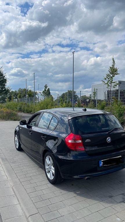 Gebraucht BMW 118 143 PS (105 kW) 2011 Schwarz Kleinwagen