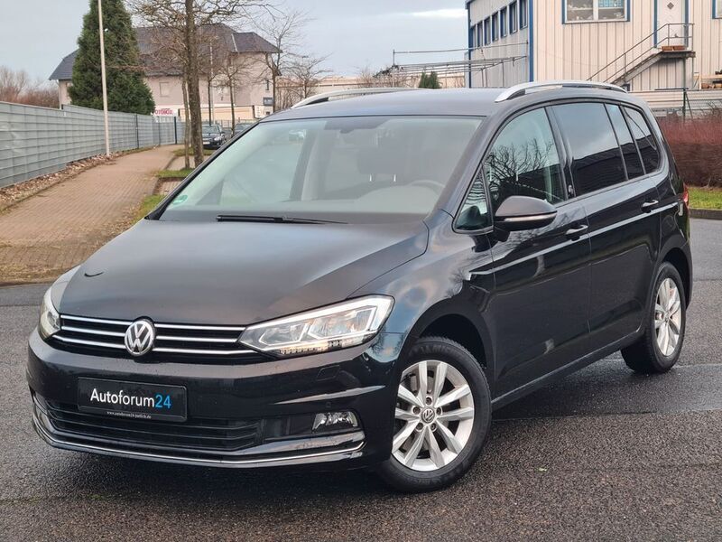 Schwarz Gebraucht 2018 VW Touran Sound Van / Kleinbus | 22.399 € (Guter Preis) - Bild 1/4