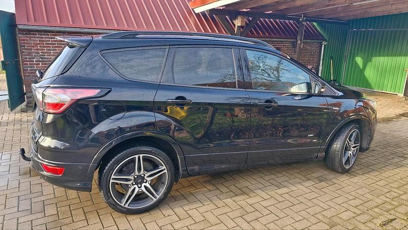 Gebraucht Ford Kuga ST-Line 150 PS (110 kW) 2017 Schwarz SUV