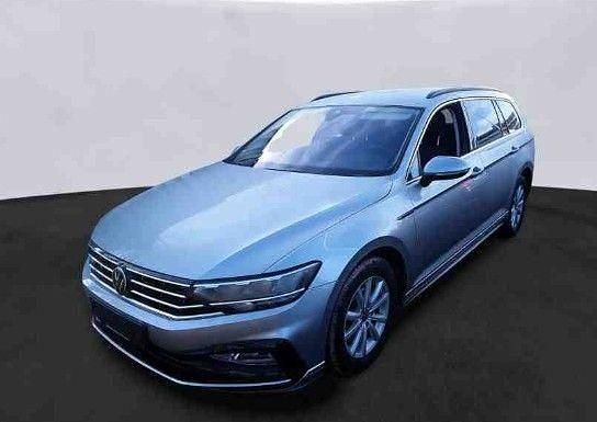 Gebraucht VW Passat R-line 200 PS (147 kW) 2023 Pyrit silber Kombi