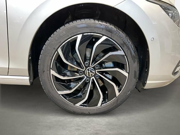 Gebraucht VW Golf VIII Move 116 PS (85 kW) 2023 Ivory silver Limousine