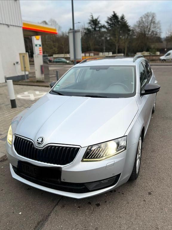 Silber Gebraucht 2013 Skoda Octavia Limousine | 8.200 € (Fairer Preis) - Bild 1/4