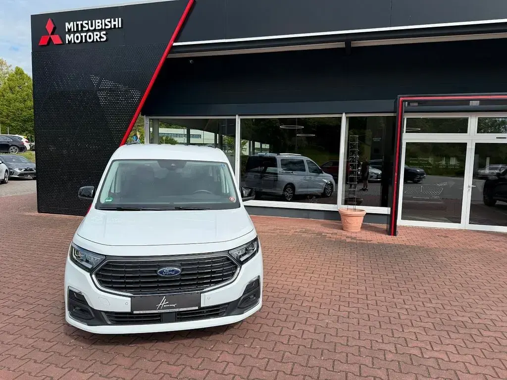 Gebraucht Ford Tourneo Connect Titanium 122 PS (89 kW) 2024 Weiß Van / Kleinbus