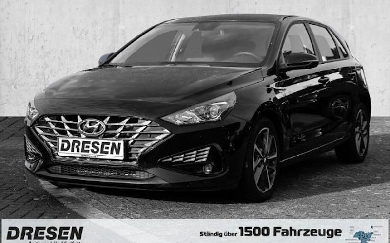 Phantom black mineraleffekt Gebraucht 2023 Hyundai i30 Trend Limousine | 17.690 € (Fairer Preis) - Bild 1/4