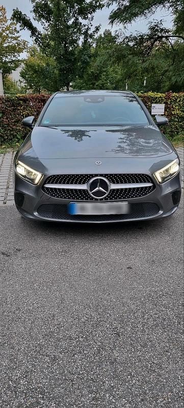 Grau Gebraucht 2018 Mercedes A250 Kleinwagen | 24.000 € (Fairer Preis) - Bild 1/4