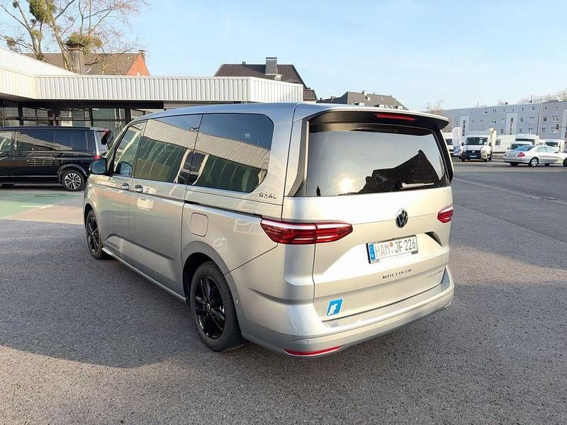 Gebraucht VW Multivan Life 177 PS (130 kW) 2025 Silber Van