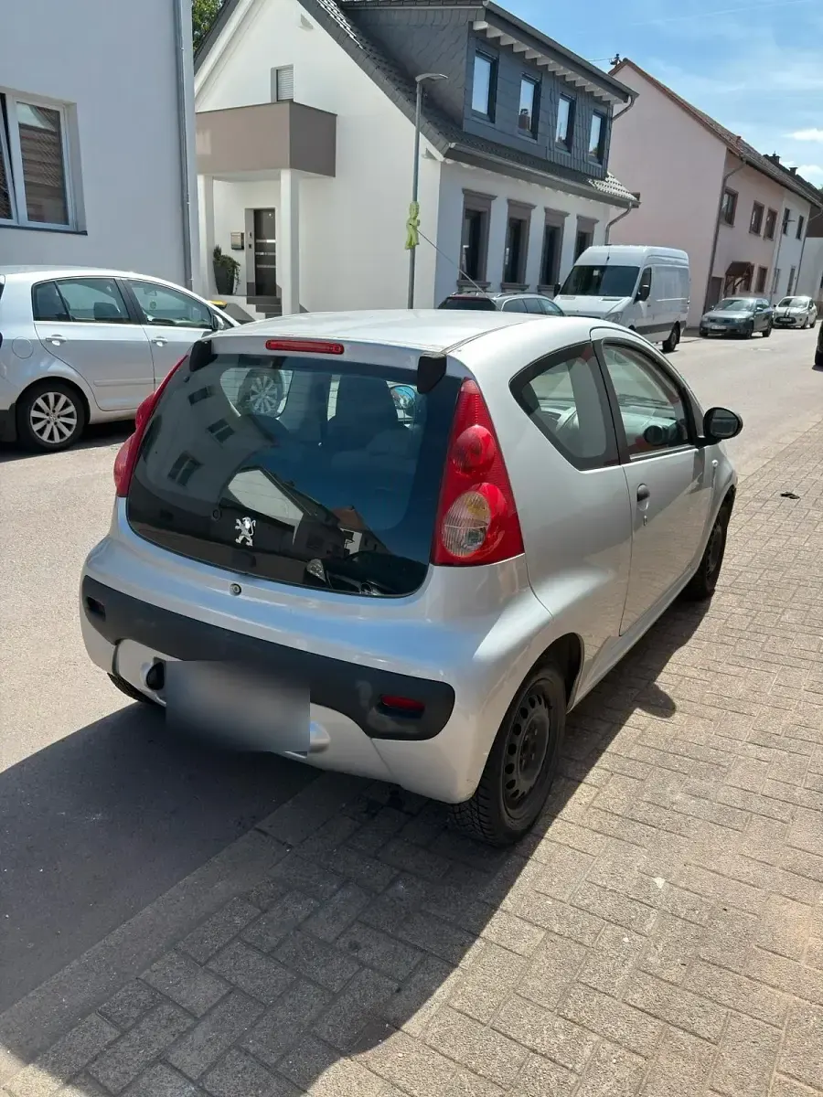 Gebraucht Peugeot 107 68 PS (50 kW) 2007 Silber Kleinwagen