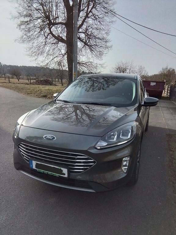 Gebraucht Ford Kuga Titanium 150 PS (110 kW) 2021 Grau SUV