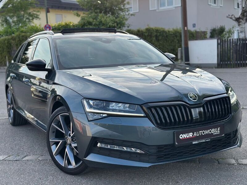 Grau Gebraucht 2021 Skoda Superb SportLine Kombi | 28.950 € (Fairer Preis) - Bild 1/4