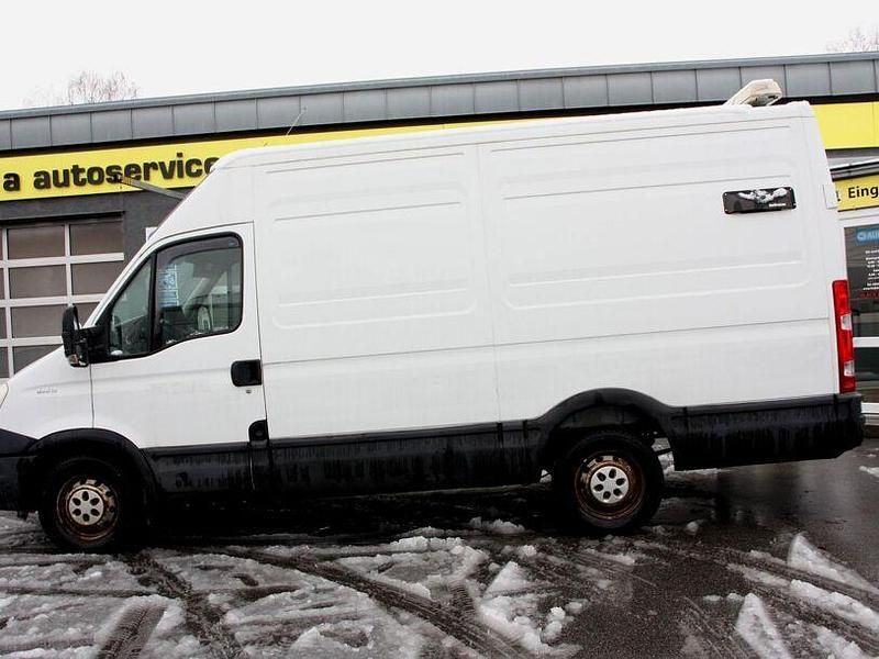 Gebraucht Iveco Daily 126 PS (92 kW) 2012 Weiß Van / Kleinbus