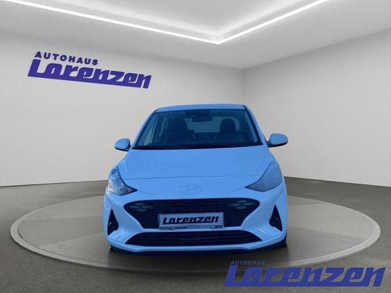 Gebraucht Hyundai i10 Select 63 PS (46 kW) 2024 Weiß Kleinwagen