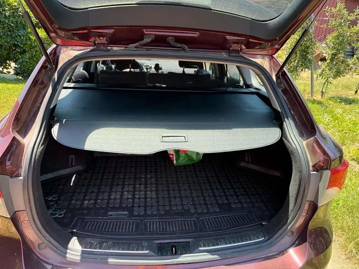 Gebraucht Toyota Avensis T2 124 PS (91 kW) 2012 Andere farben Kombi