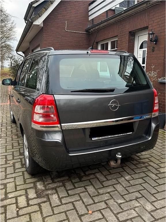 Gebraucht Opel Zafira 125 PS (91 kW) 2011 Grau Van / Kleinbus