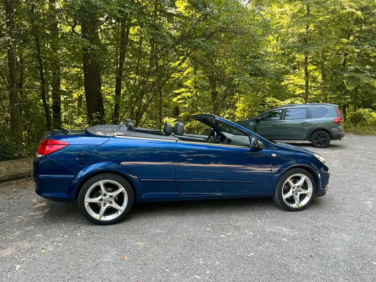 Gebraucht Opel Astra 180 PS (132 kW) 2010 Blau Cabrio