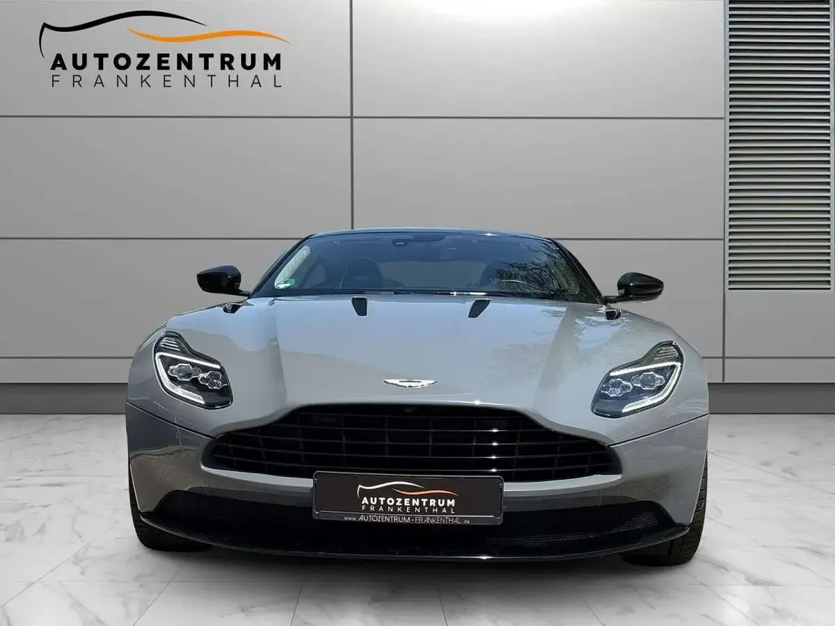 Gebraucht Aston Martin DB11 638 PS (469 kW) 2016 Arizona bronze Coupé
