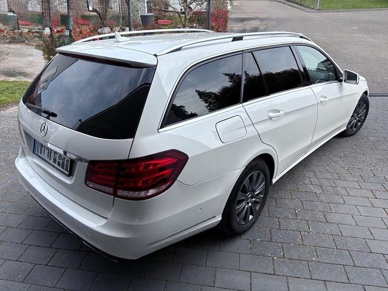 Gebraucht Mercedes E220 Edition 170 PS (125 kW) 2016 Weiß Limousine