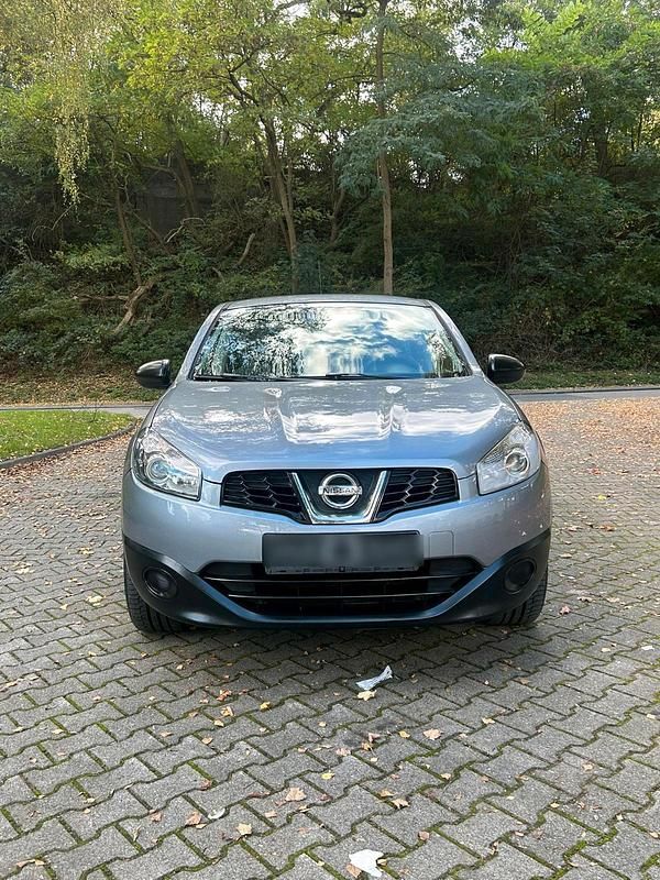 Grau Gebraucht 2010 Nissan Qashqai SUV | 4.499 € (Guter Preis) - Bild 1/4