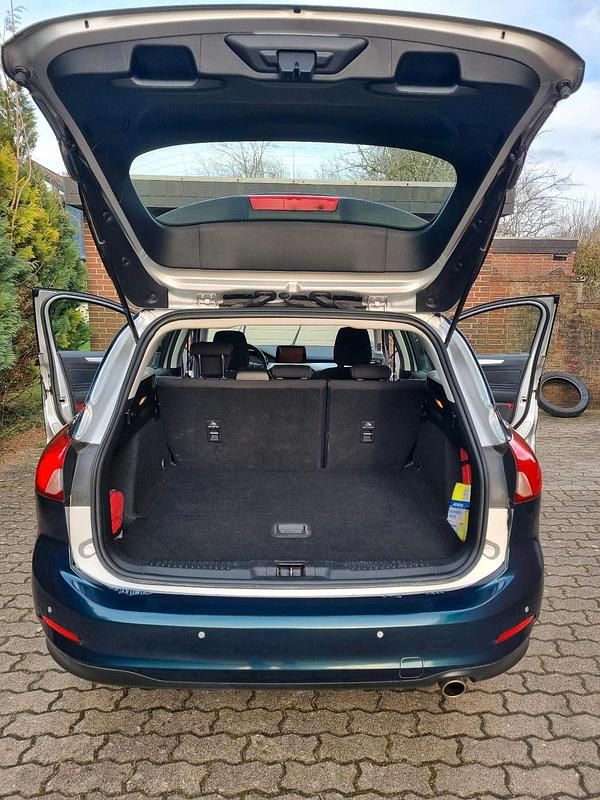 Gebraucht Ford Focus 125 PS (91 kW) 2018 Silber Kombi