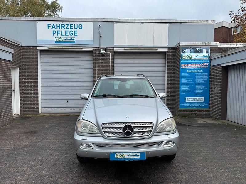 Gebraucht Mercedes ML270 163 PS (119 kW) 2004 Silber SUV