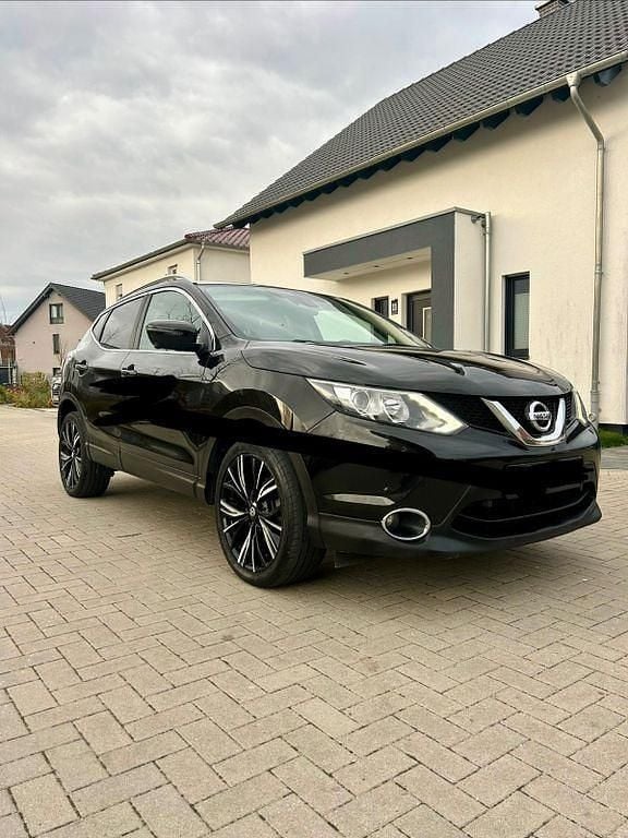 Schwarz Gebraucht 2015 Nissan Qashqai Tekna SUV | 7.950 € (Superpreis) - Bild 1/4