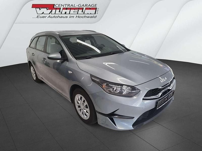 Gebraucht Kia Ceed Sportswagon 120 PS (88 kW) 2022 Lunarsilber Kombi