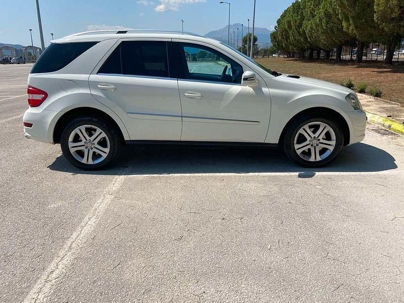 Gebraucht Mercedes ML350 231 PS (169 kW) 2010 Weiß SUV