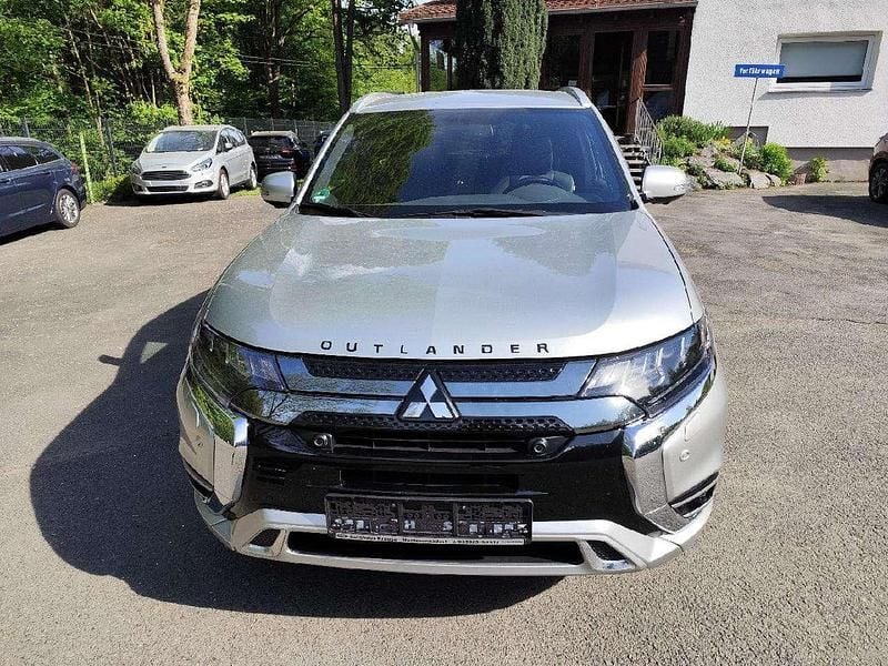 Sterlingsilber (m) Gebraucht 2020 Mitsubishi Outlander P-HEV Plus SUV | 21.990 € (Guter Preis) - Bild 1/4