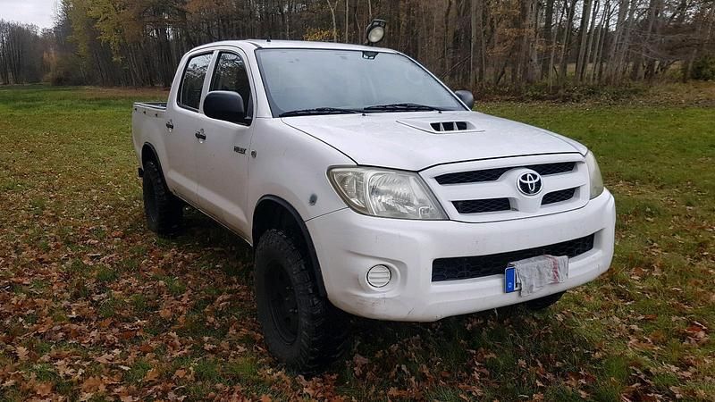 Weiß Gebraucht 2010 Toyota HiLux Abholung | 13.999 € (Teuer) - Bild 1/4