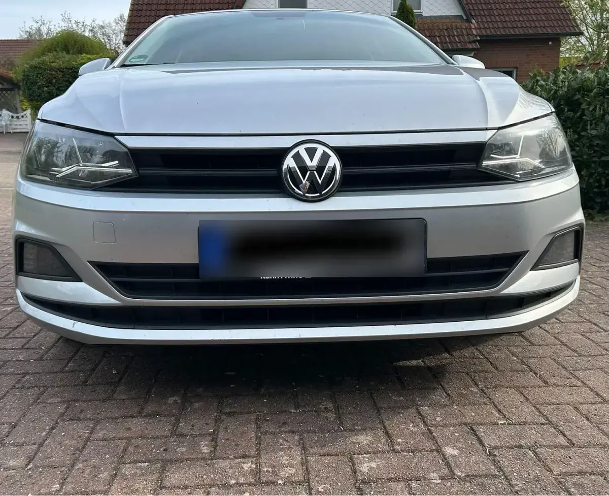 Gebraucht VW Polo 95 PS (69 kW) 2018 Silber Kleinwagen