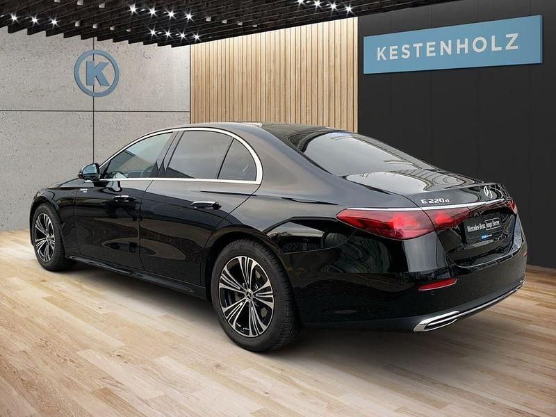 Gebraucht Mercedes E220 Avantgarde 197 PS (144 kW) 2026 Unilack schwarz Limousine