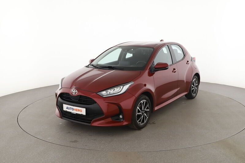 Rot Gebraucht 2020 Toyota Yaris Club Limousine | 15.130 € (Fairer Preis) - Bild 1/4