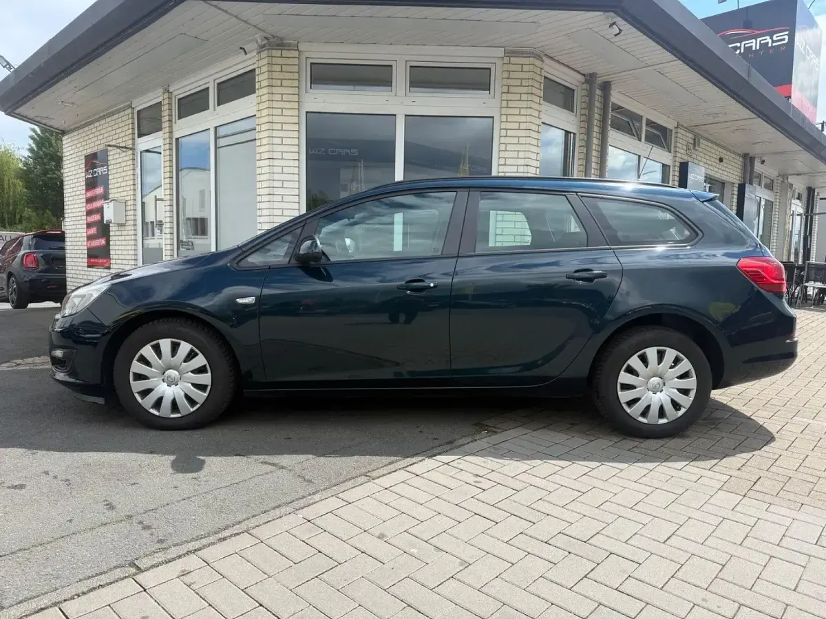 Gebraucht Opel Astra Edition 140 PS (102 kW) 2015 Grün Kombi